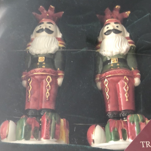 CLASSIC TRADITIONS • 2 CERAMIC TAPER CANDLE HOLDERS • 24K GOLD ACCENTS • NWT - Picture 3 of 8